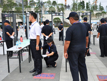 ���z����